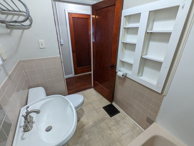 Building Photo - 3 Bedroom 1 Bathroom Single Family Home, West Columbus