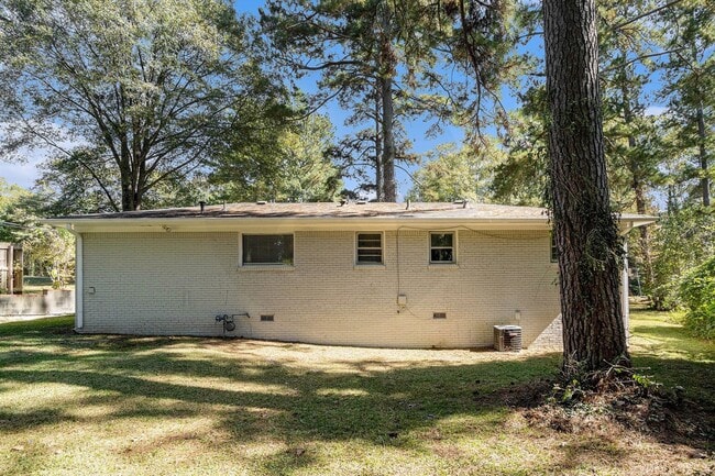 Building Photo - Charming 3BR/1BA Ranch Home with Open Layout & Fenced Backyard