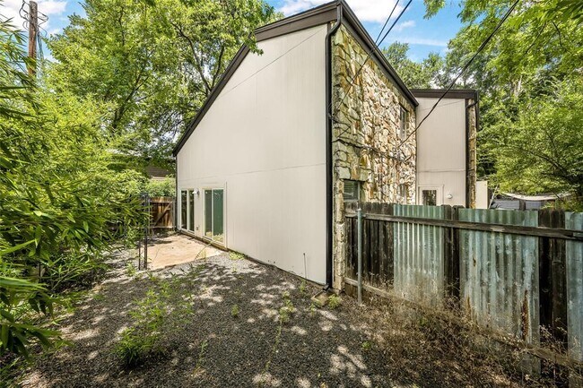 Building Photo - 1913 Lightsey Rd