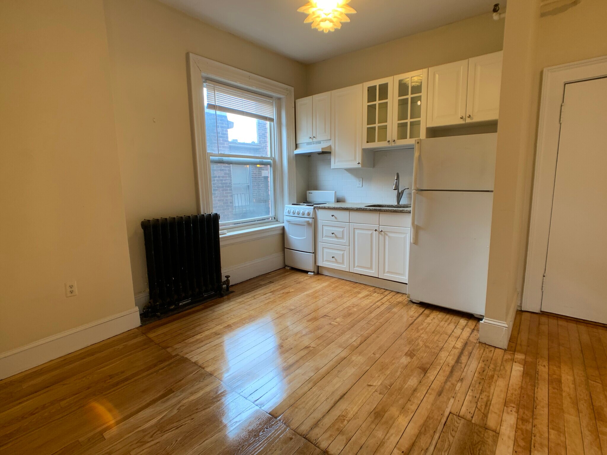 Building Photo - 456 Park Dr