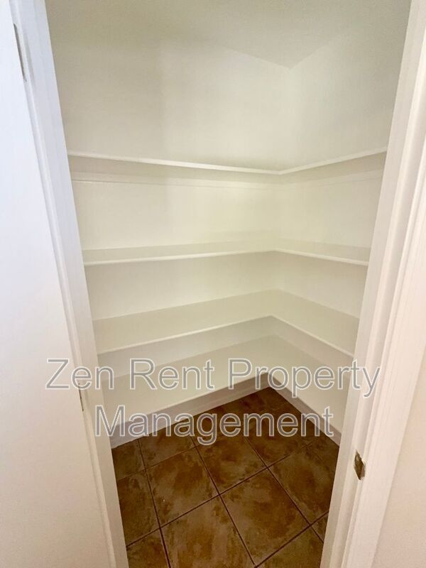 Building Photo - 4237 E Windsor Dr