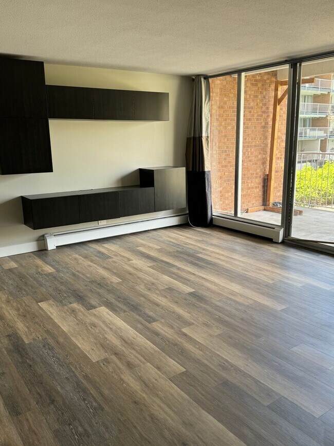 Building Photo - High Rise Condo off 9th and Colorado Blvd