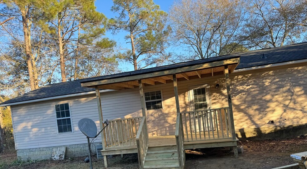 Building Photo - 120 Pineview Rd