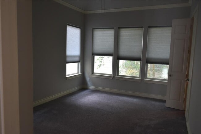 Building Photo - 2737 Sherwin St