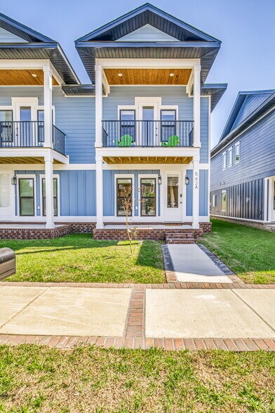 Building Photo - 580 N De Villiers St