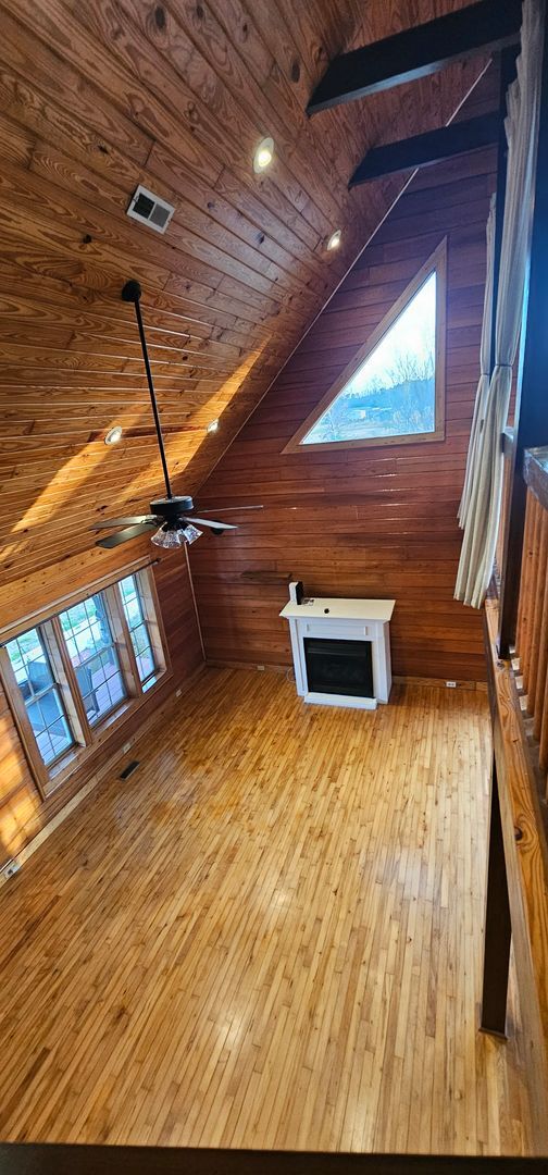 Building Photo - Private Log Cabin Home Peaceful Country Living on Acreage