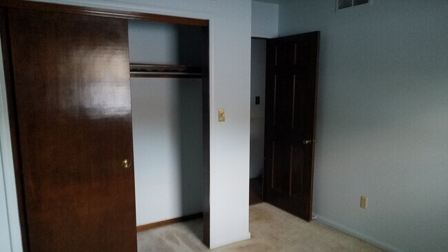 Building Photo - 5049 Babbitt Rd