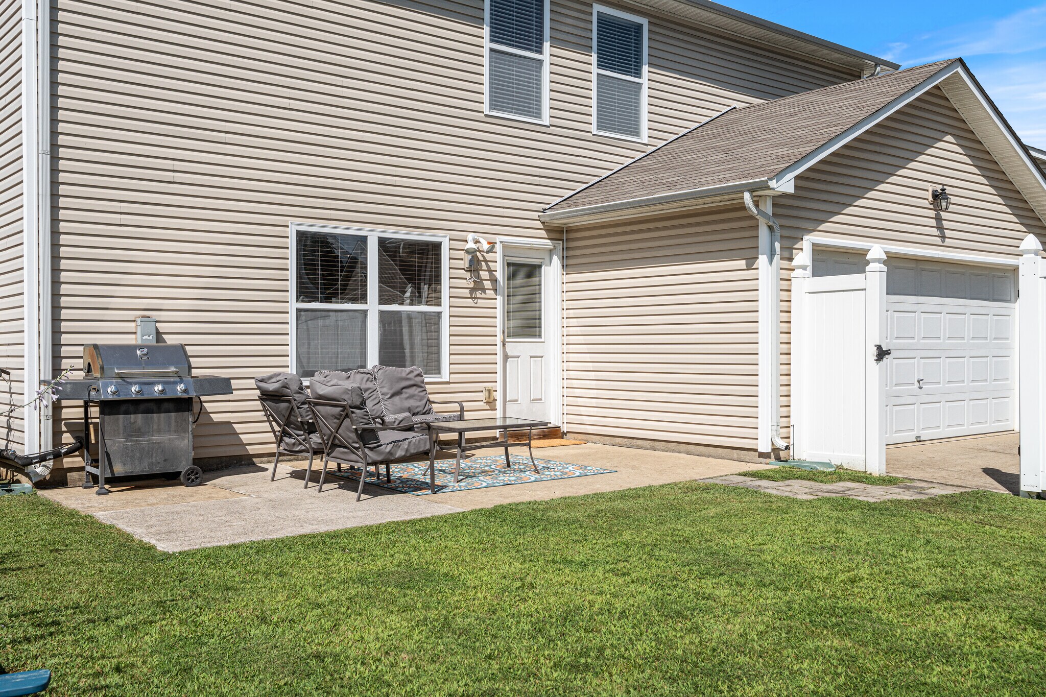 Building Photo - 3636 Blaze Dr