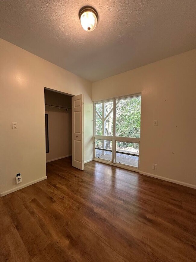 Building Photo - Nuuanu Pali Ground floor 3 bed, 1 ba including utilities and parking stall, pet negotiable