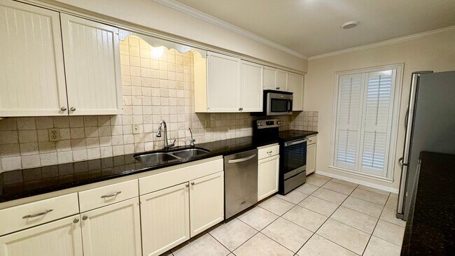 Building Photo - 6452 Olympia Dr