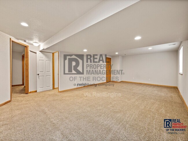 Building Photo - 437 Radiant Dr