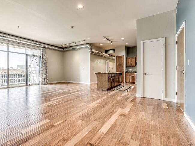 Building Photo - 3 Bedroom/2 Bath  Downtown OKC Condo WITH ...
