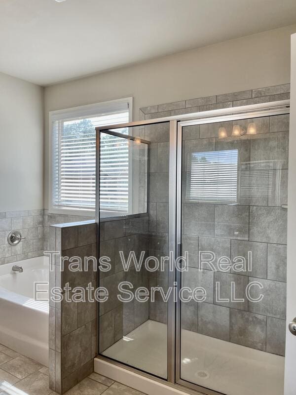 Building Photo - 7531 Silk Tree Pointe