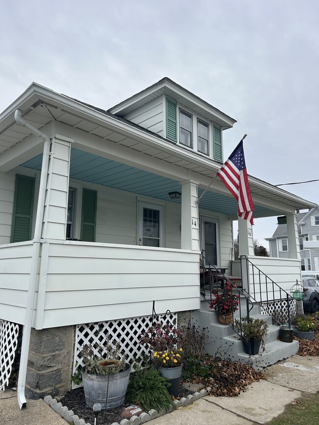 Building Photo - 14 Denison Ave