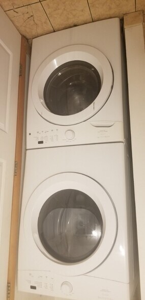 Building Photo - 4 Tristan Dr