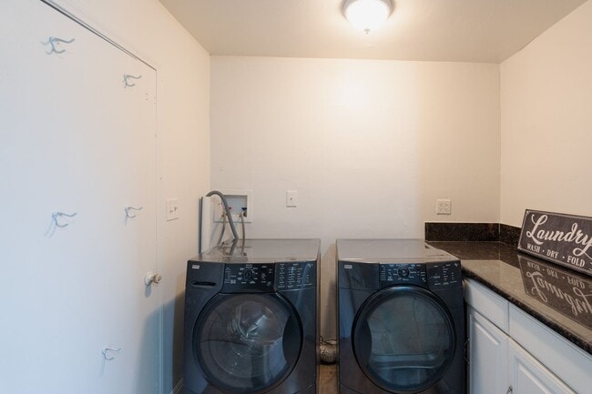 Building Photo - 4452Cogs