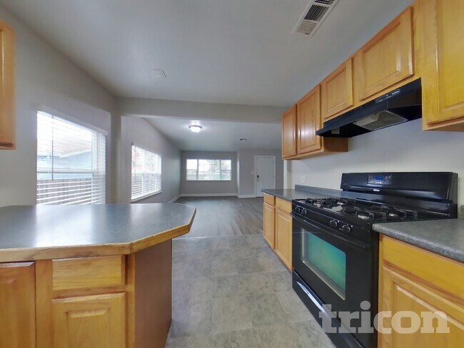 Building Photo - 904 Bidwell St