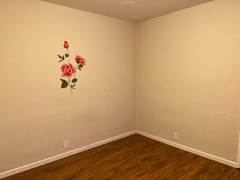 room - 1343 145th Ave