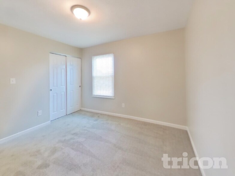 Building Photo - 1922 Kingen Dr