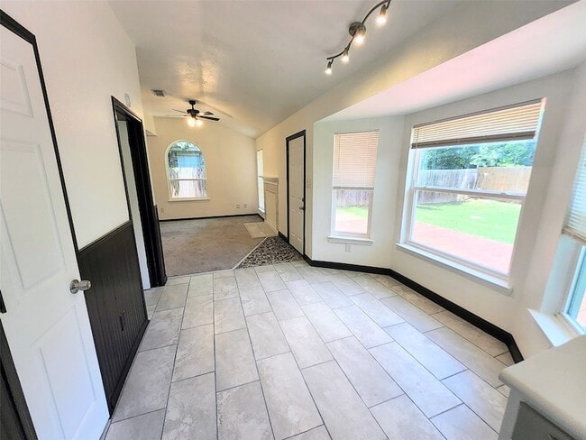 Building Photo - 4672 Heatherbrook Ln