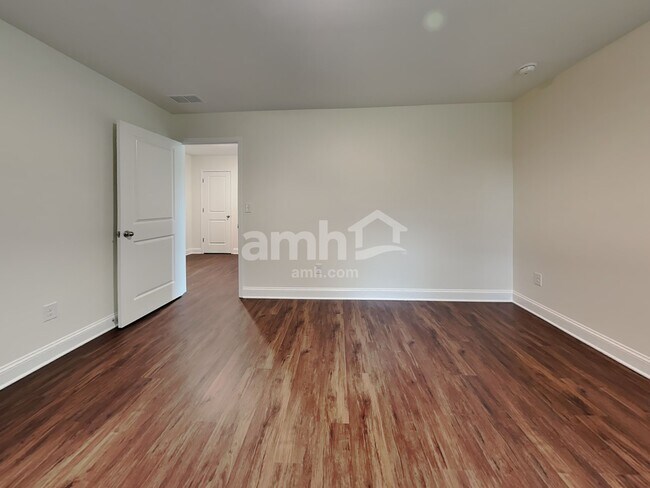 Building Photo - 605 Rivermist Dr