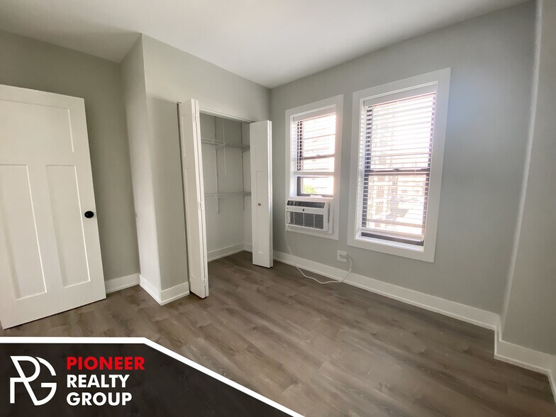 Building Photo - 503 W Belmont Ave