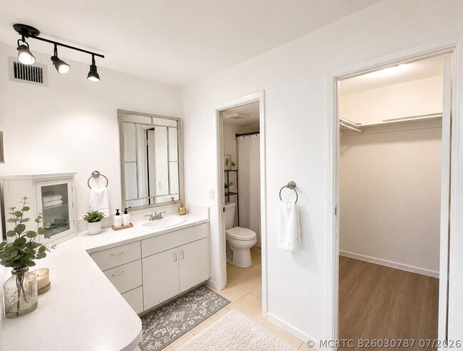Building Photo - 401 Golden Isles Dr