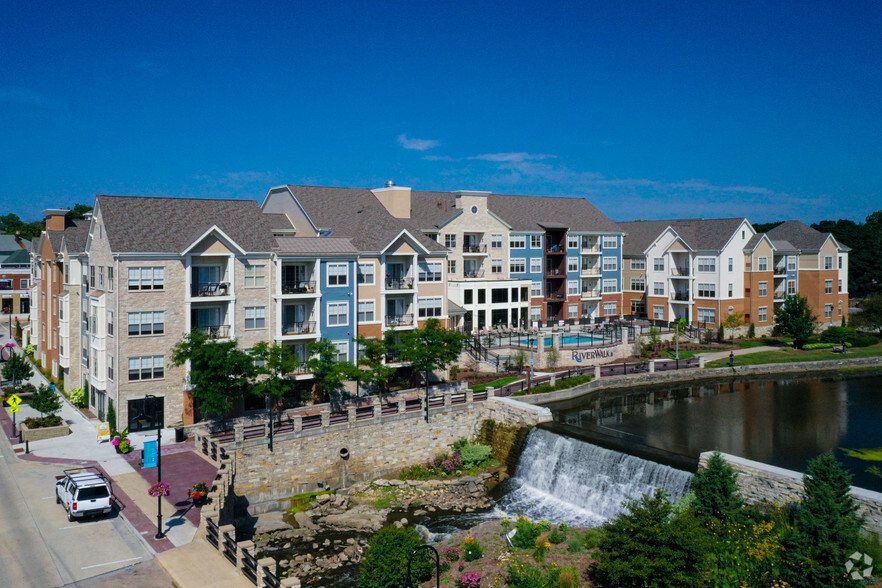 Building Photo - RiverWalk on the Falls