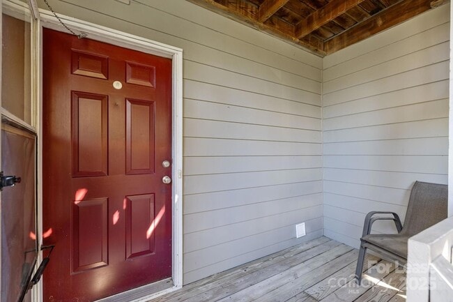 Building Photo - 2505 Stockbridge Dr