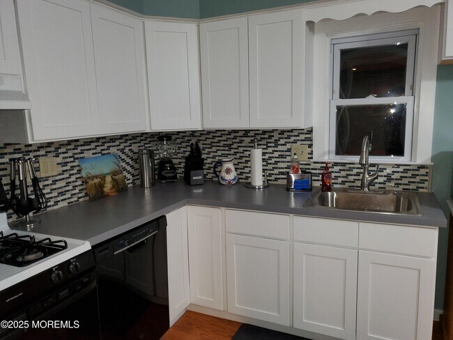 Building Photo - 411 Woodland Ave