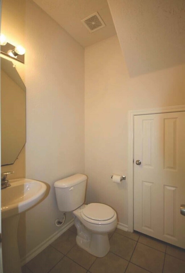 Building Photo - 14403 Fairbuff Ln