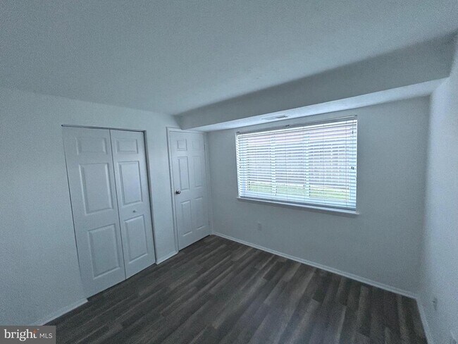 Building Photo - 12405 Hickory Tree Way