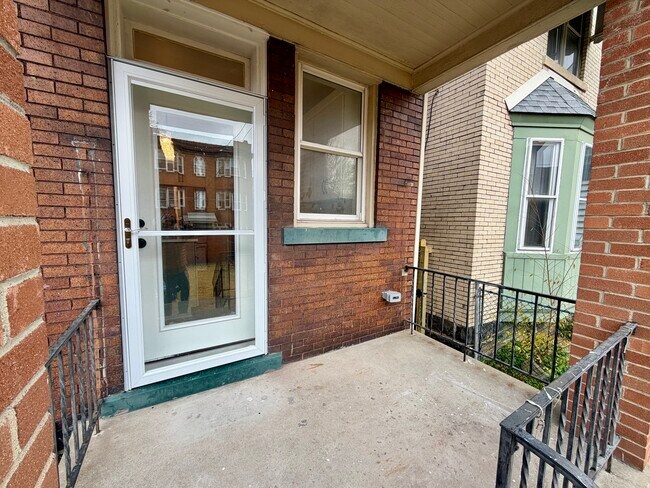 Building Photo - 226 Gross St