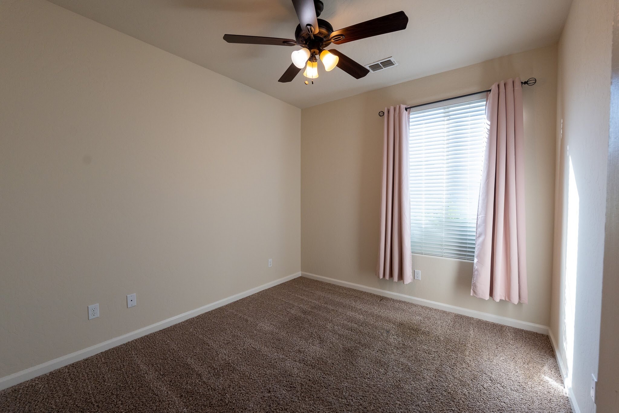 Building Photo - 3083 N Stanley Ave