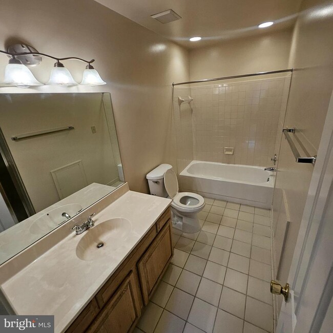 Building Photo - 1509 Templeton Pl