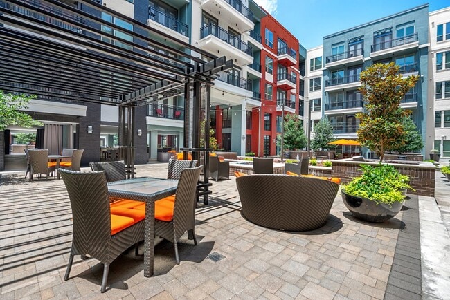 Building Photo - L2 Uptown