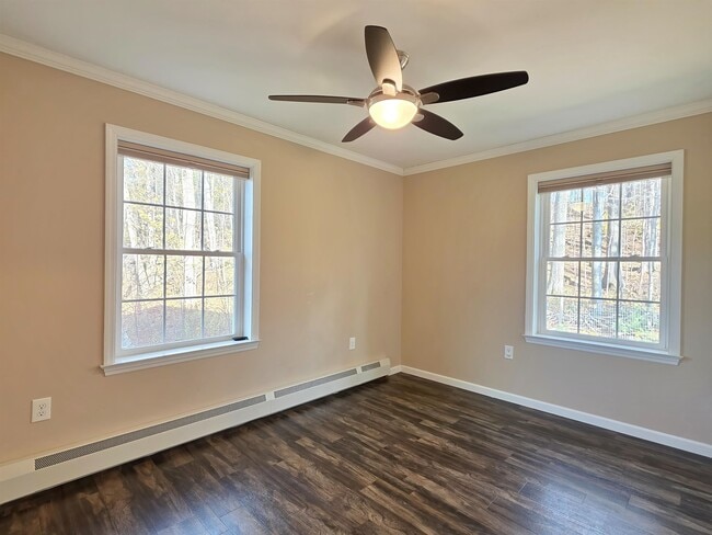 Building Photo - 4 Rock Point Rd