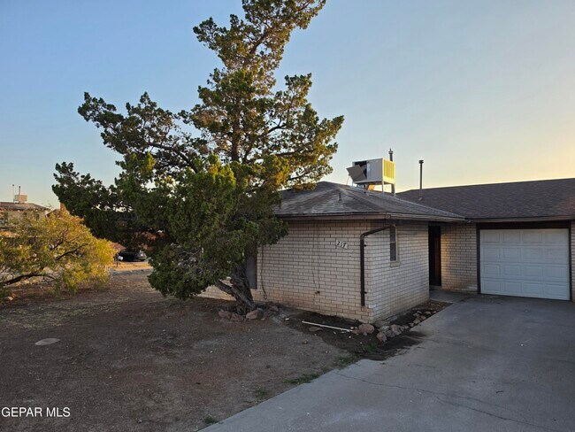 Building Photo - 217 Palmary Dr