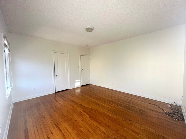 Master Bedroom View 2 - 719 1/2 N Ridgewood Pl