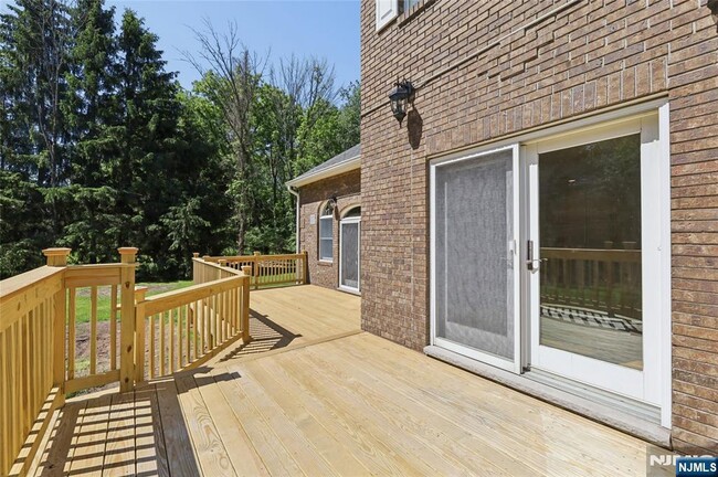 Building Photo - 2 W Saddle River Rd