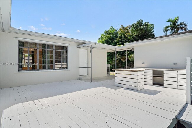 Building Photo - 501 NW 45th St