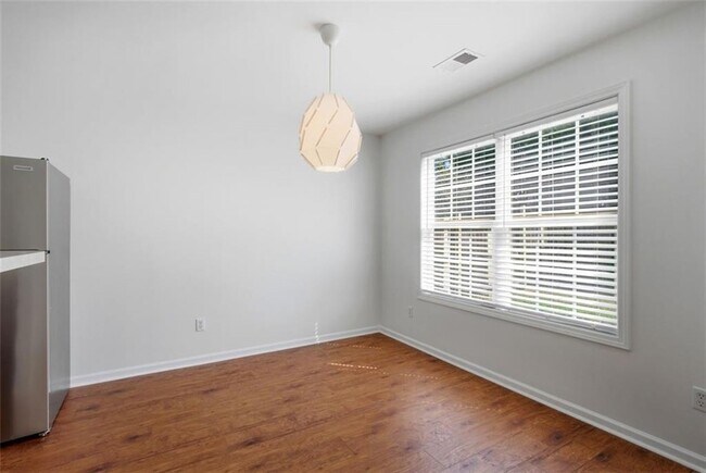 Building Photo - 6425 White Walnut Way