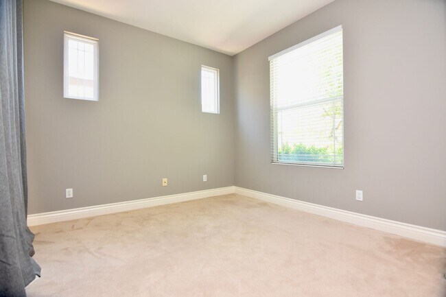 Building Photo - AVAILABLE NOW: 4 Bd/3Ba in Great Oak Schoo...
