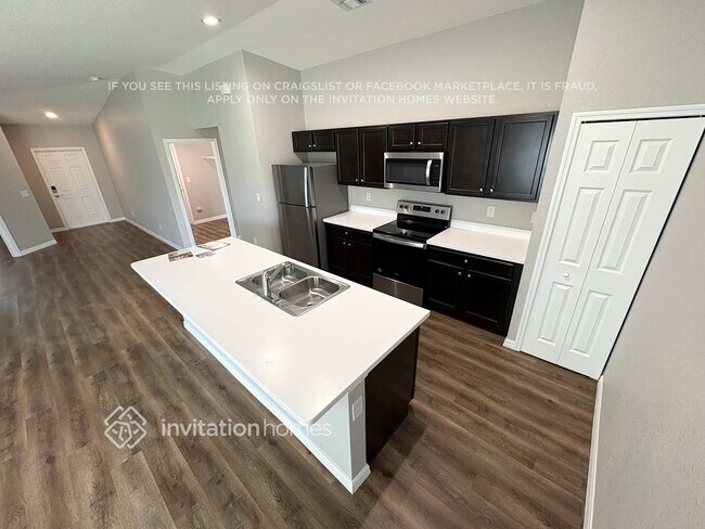 Building Photo - 25372 Estrada Cir