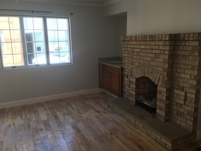 Comfortable living room - 1918 Larkins Way