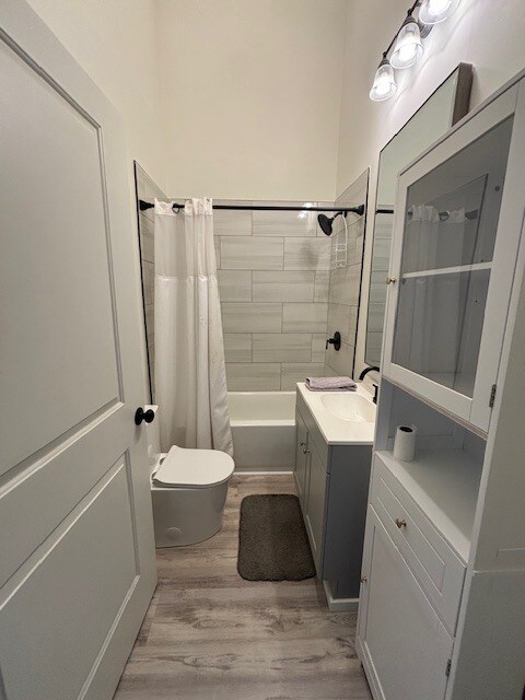 2nd Fl Bath - 2972 Madison Ave