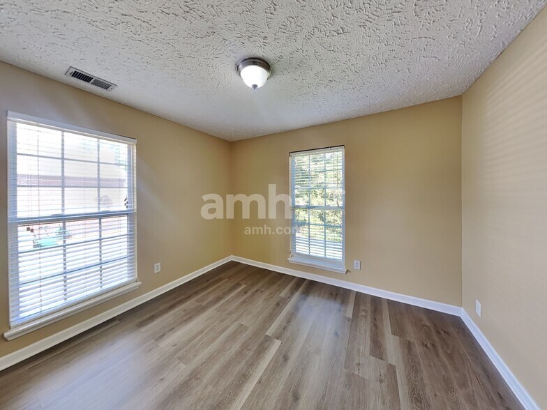 Building Photo - 544 Windy Rd