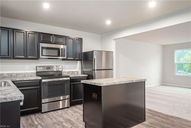 Building Photo - 701 Lakeview Cove