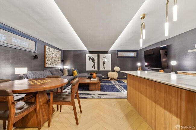 Building Photo - 7 Seymour St