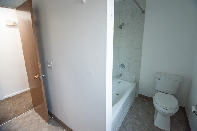 Building Photo - 9 Paramount Pkwy